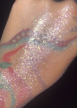 Etérea - Brillito facial y corporal en roll on.